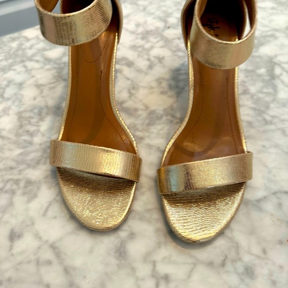 Heels - Picture 2 of 2